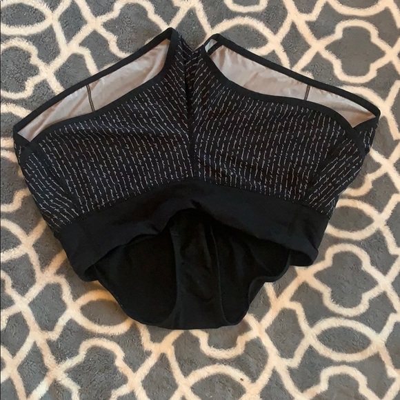 Lululemon hottyhot shorts - Picture 3 of 3